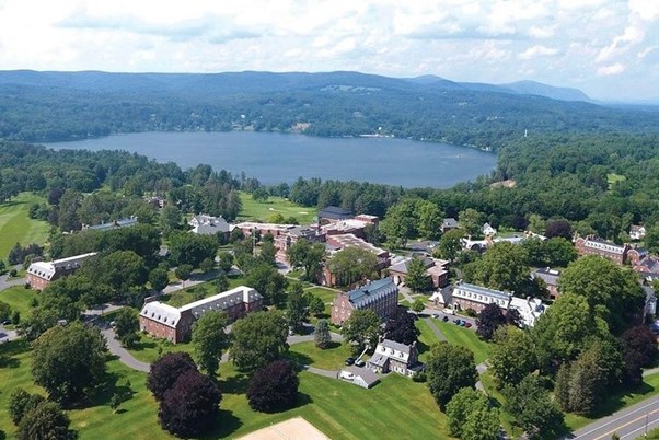 Hotchkiss School (하치키스 스쿨) – 호숫가의 자유로운 캠퍼스